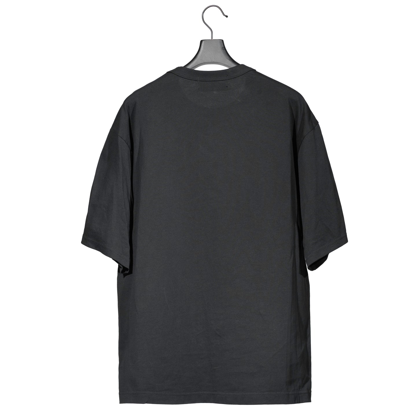 Knitting tapes waving t-shirt
